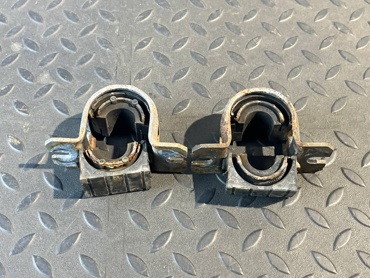 Кронштейн крепления стабилизатора передний Opel Astra/H 2004-2014