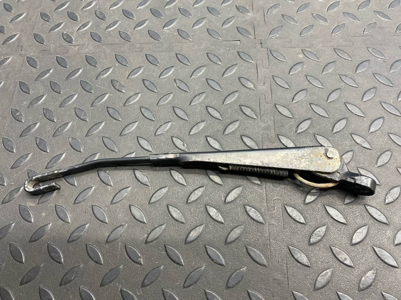 Поводок стеклоочистителя задний Mercedes C/W202 1993-2001