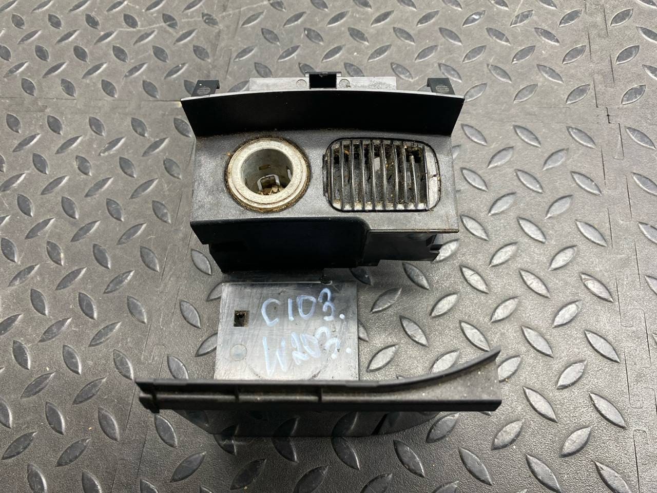 Прикуриватель Mercedes C/W203 2000-2008