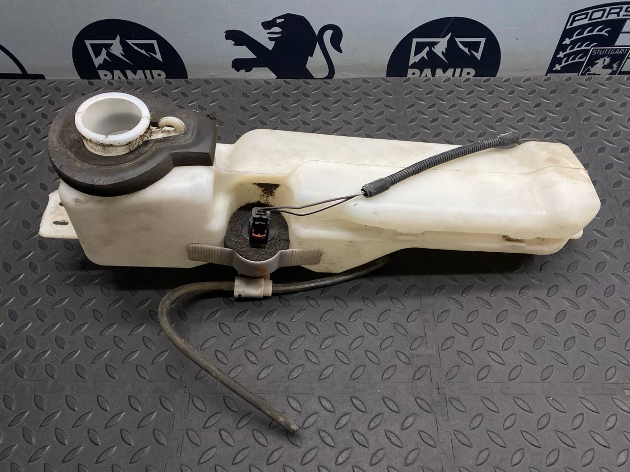 Бачок омывателя Chrysler PT Cruiser 2000-2010