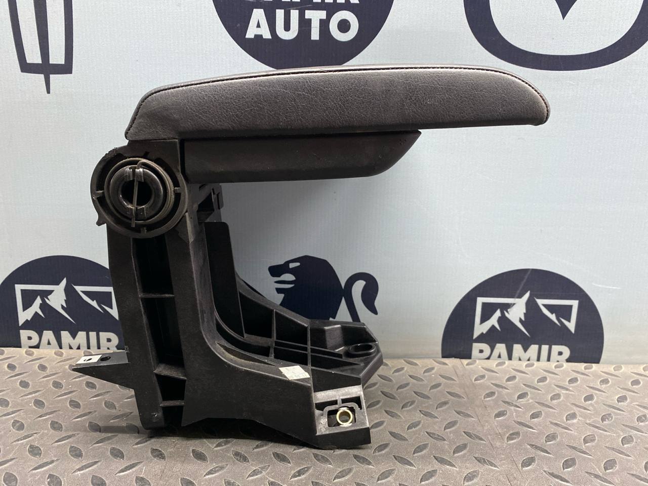 Консоль (Подлокотник) BMW 3/E46 1998-2007