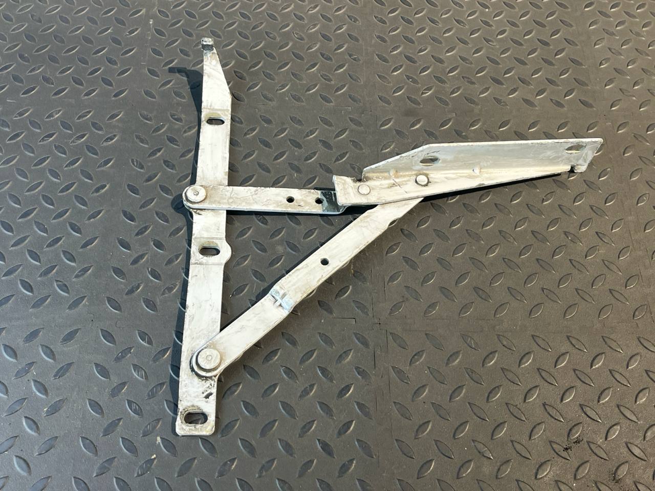 Петля капота правая Mercedes Vito/W638 1996-2003