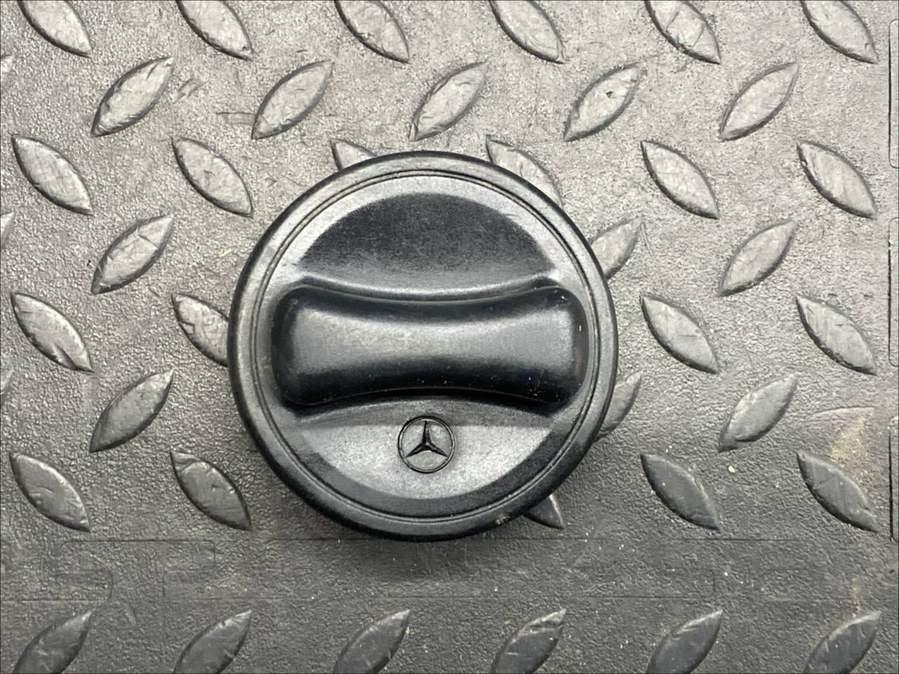 Крышка топливного бака Mercedes E/W210 1995-2003