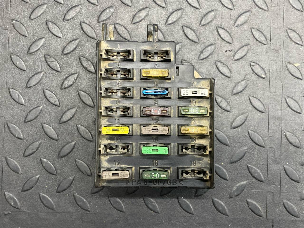 Блок предохранителей Mercedes C/W202 1993-2001