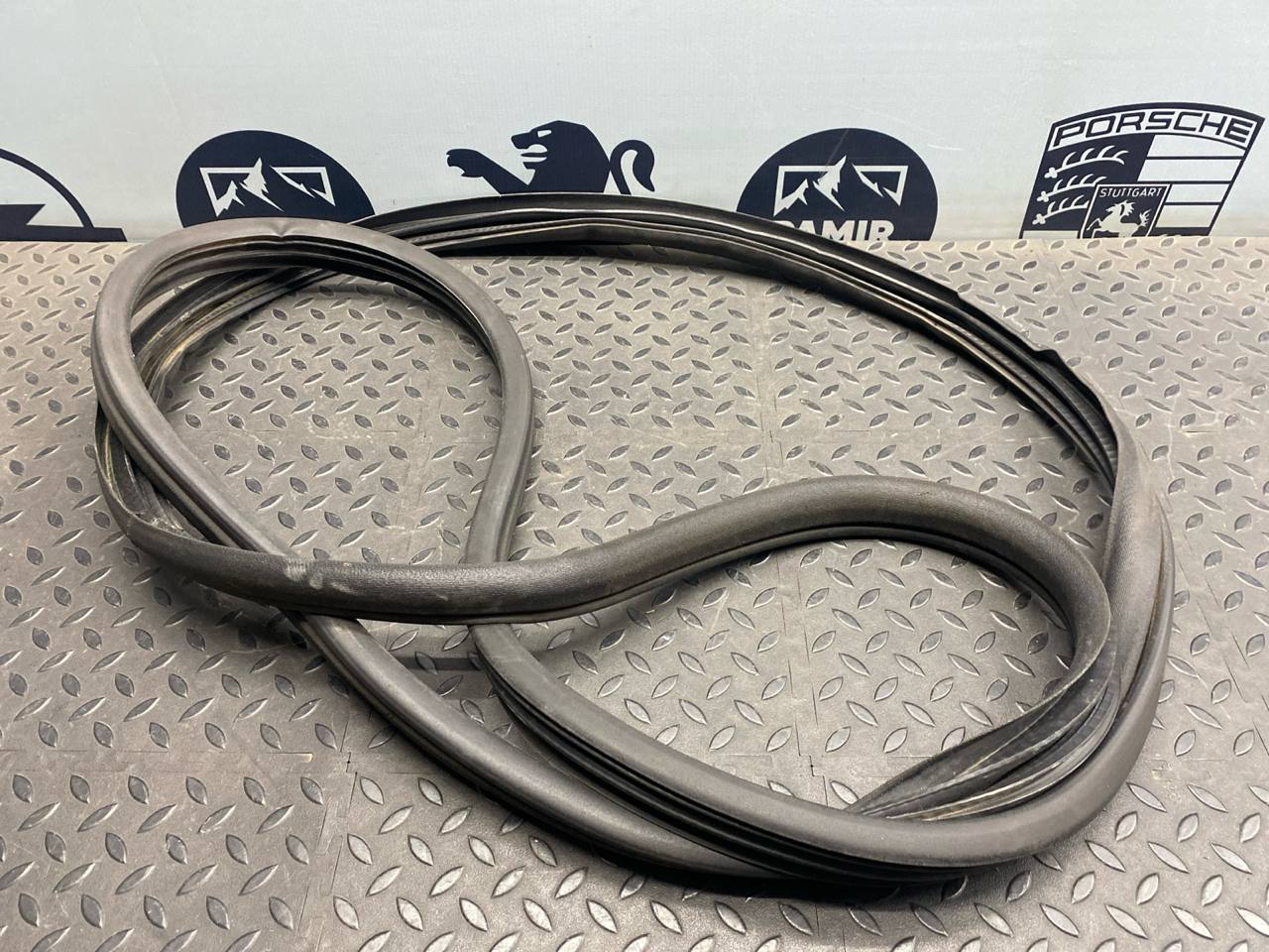 Уплотнитель двери передний левый Mercedes M/W164 2005-2011