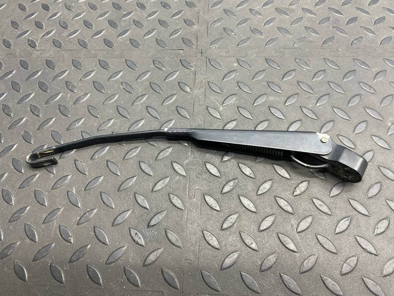 Поводок стеклоочистителя задний Mercedes E/W211 2002-2009