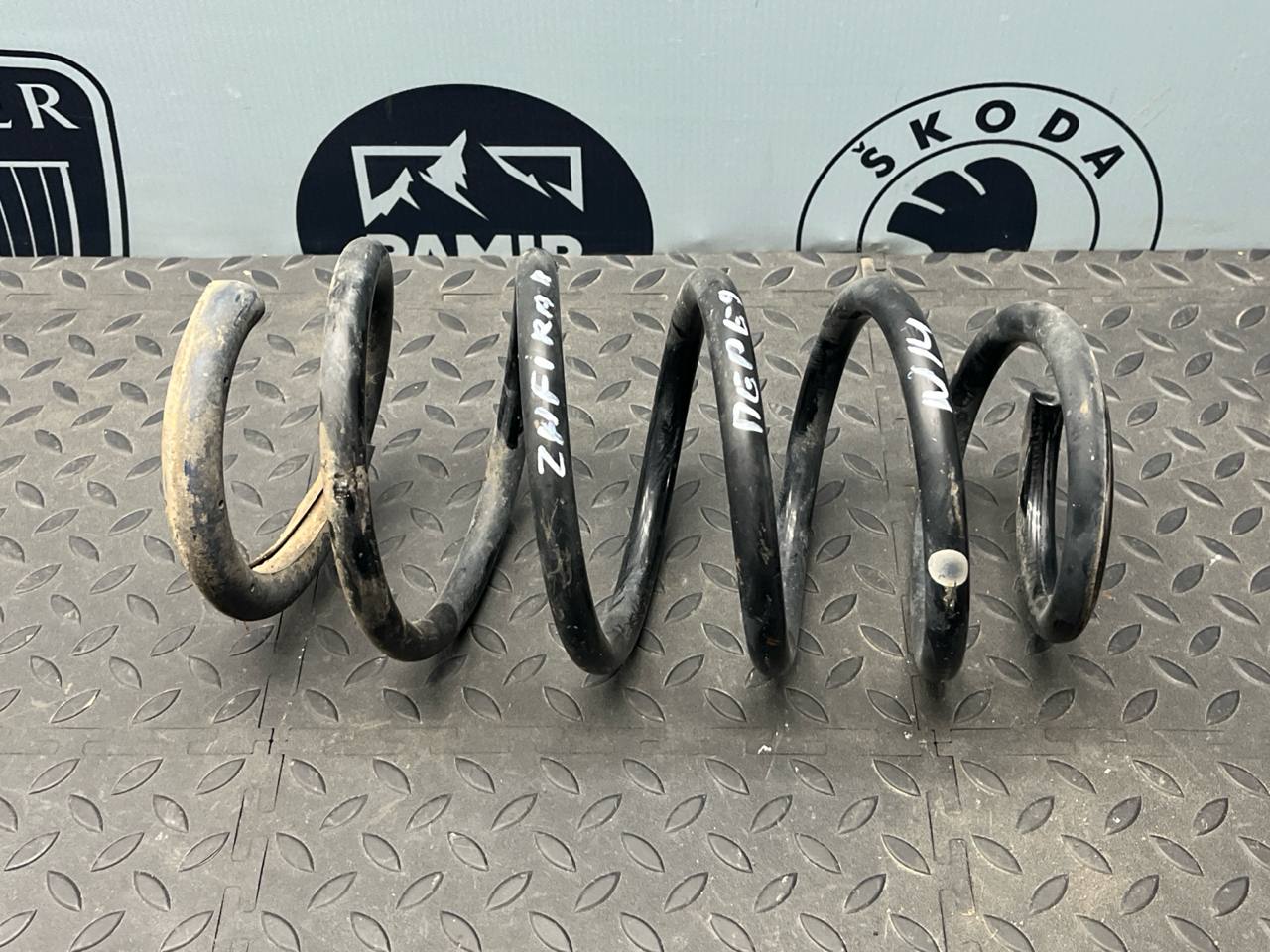 Пружина передняя Opel Zafira/B 2005-2014