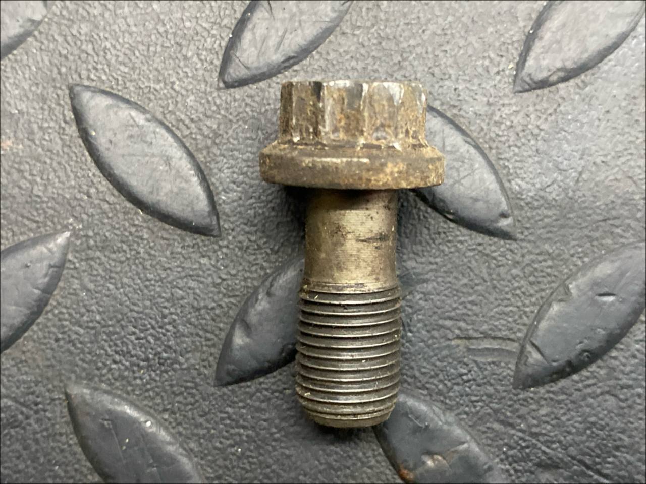 Болт маховика Mercedes C/W202 1993-2001