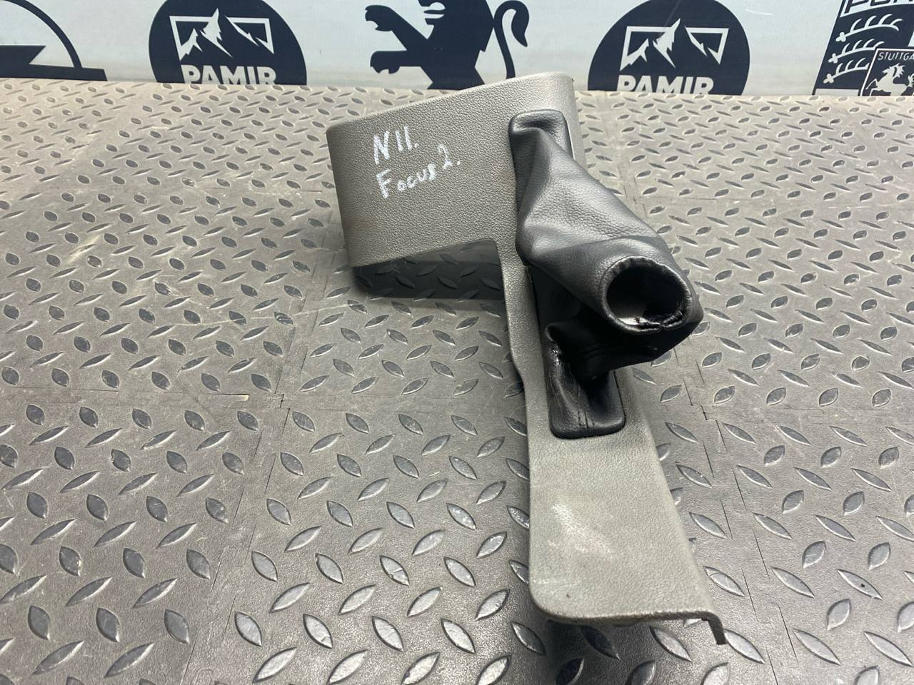 Кожух рычага стояночного тормоза Ford Focus/2 2004-2011