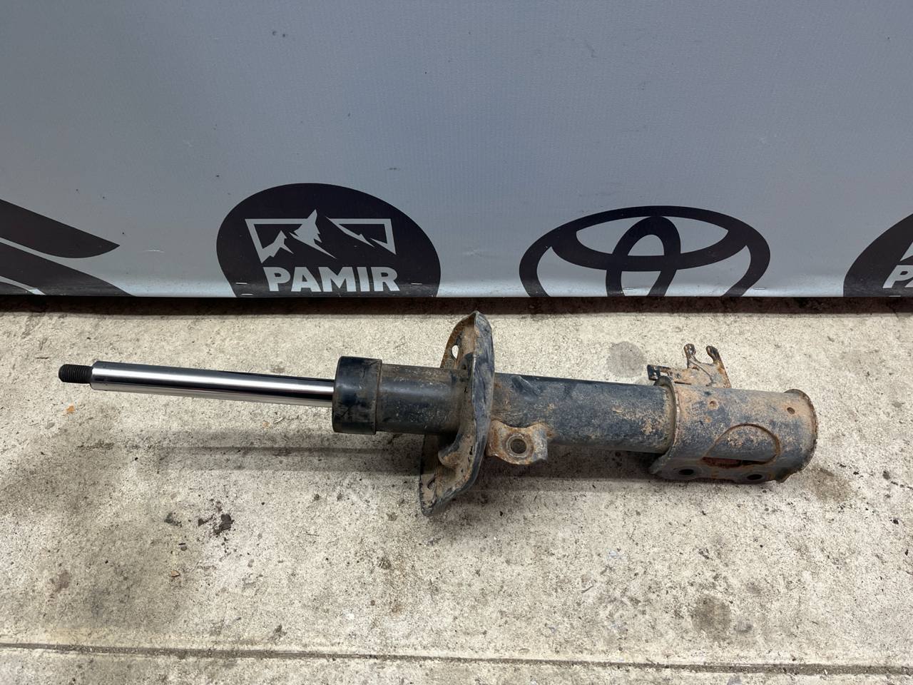 Амортизатор передний левый Opel Zafira/B 2005-2014