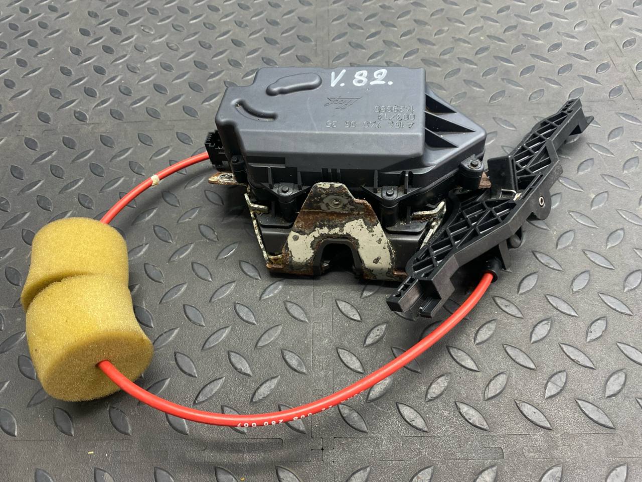 Замок двери багажника Mercedes E/W211 2002-2009