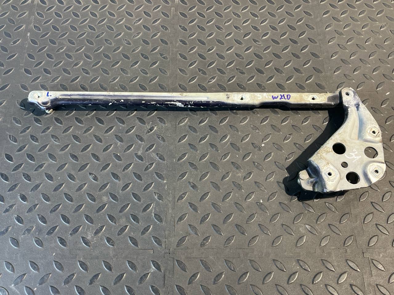 Петля капота левая Mercedes E/W210 1995-2003