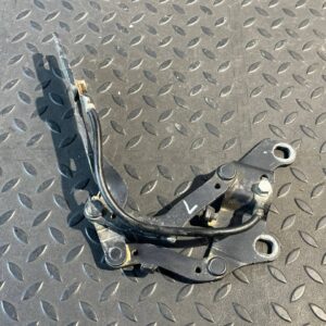 Петля капота левая BMW 3/E90 2004-2013