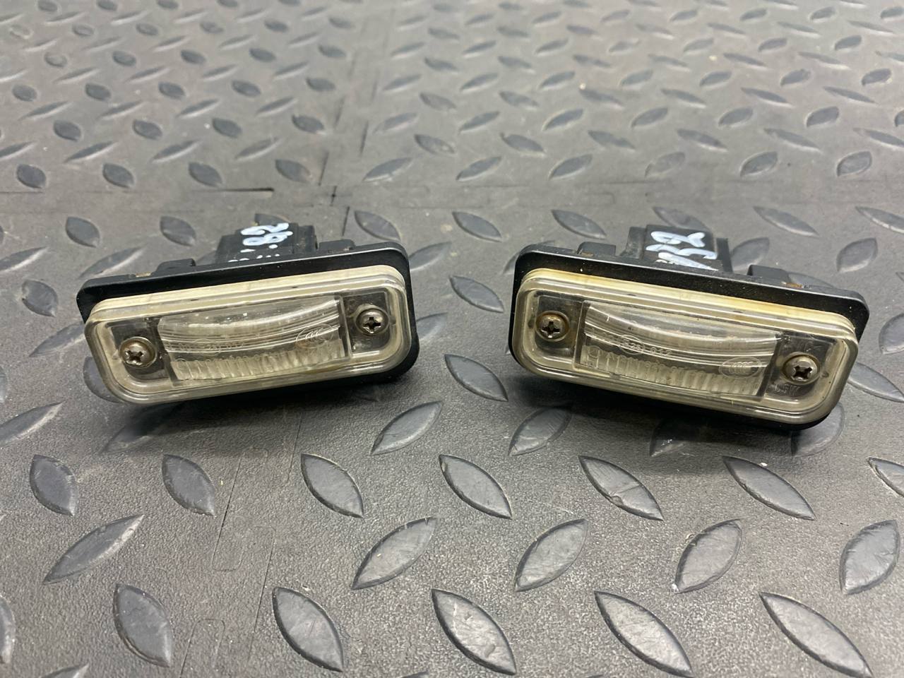 Фонарь подсветки номера Mercedes E/W211 2002-2009