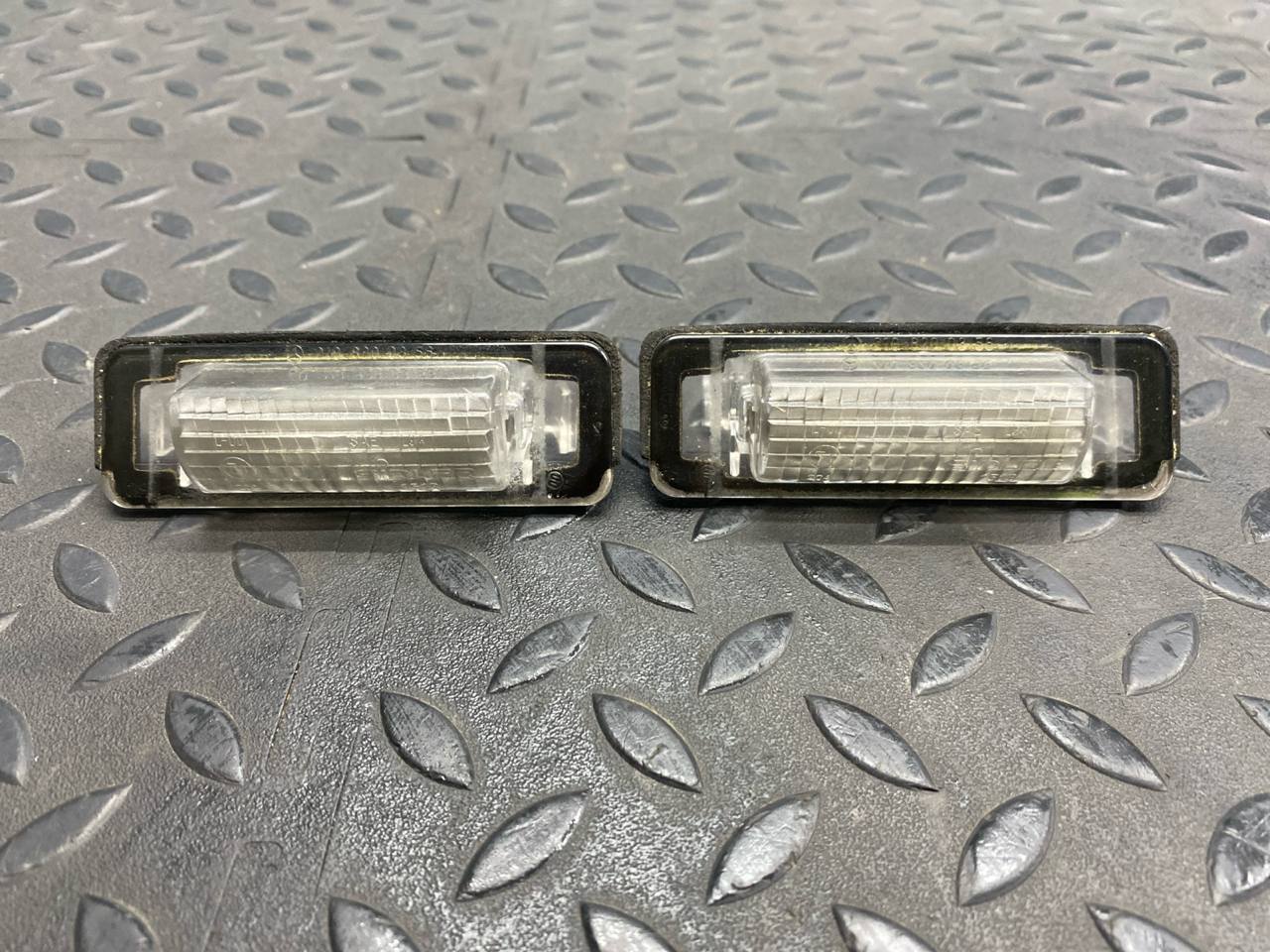 Фонарь подсветки номера Mercedes E/W211 2002-2009