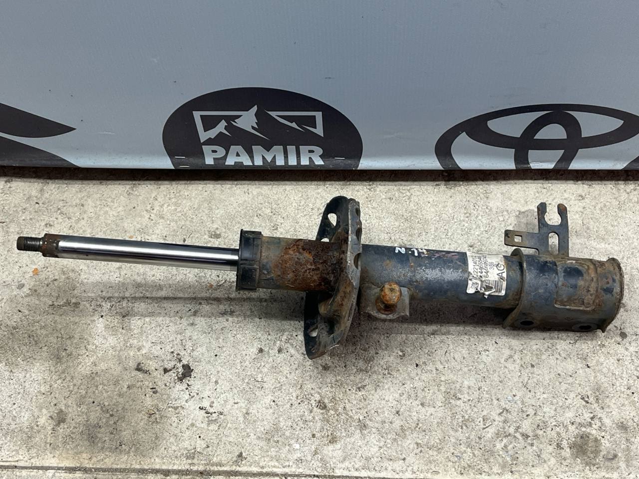 Амортизатор передний левый Opel Zafira/B 2005-2014