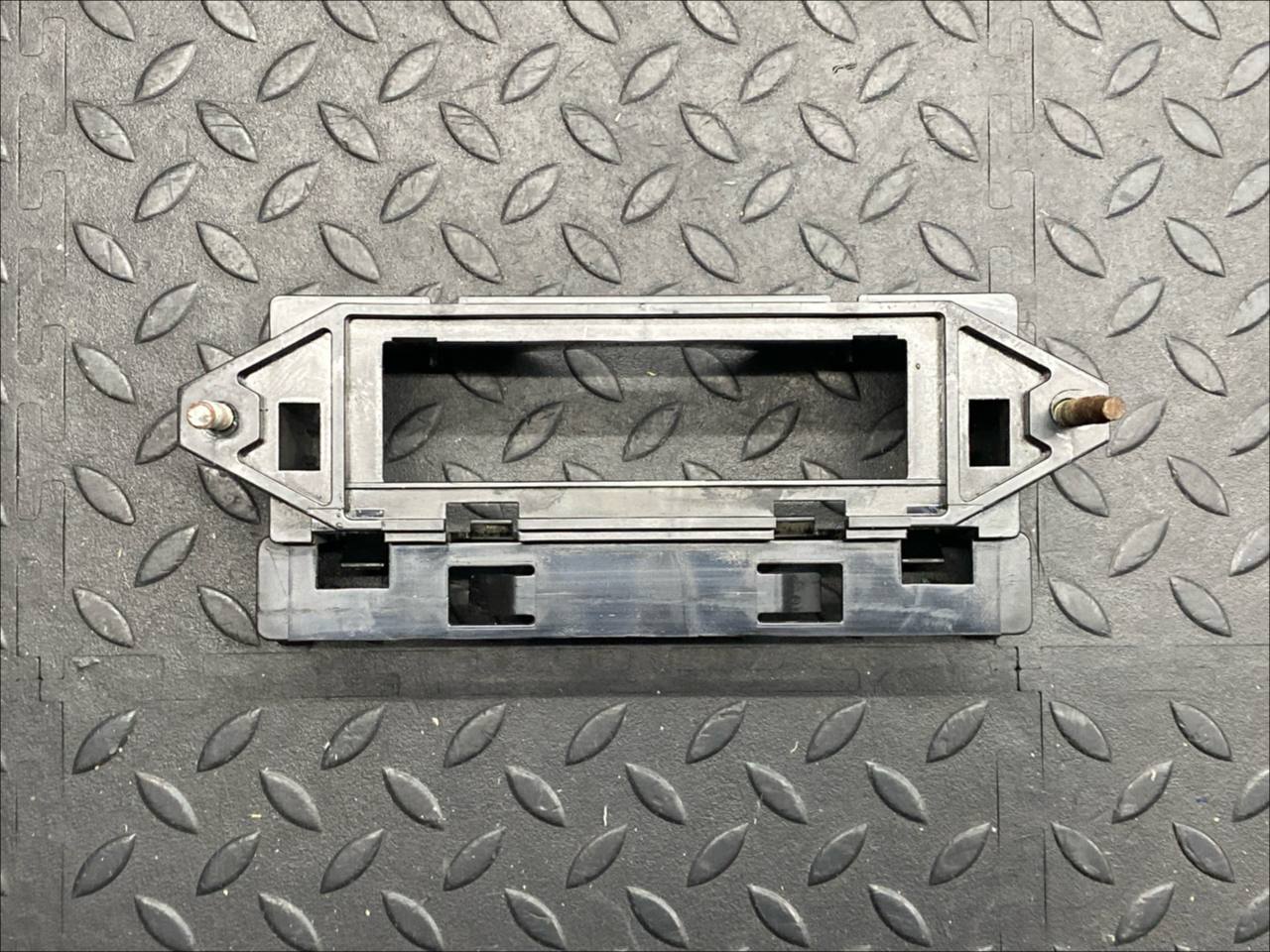 Кронштейн блока управления двигателем Ford Mondeo/3 2000-2007