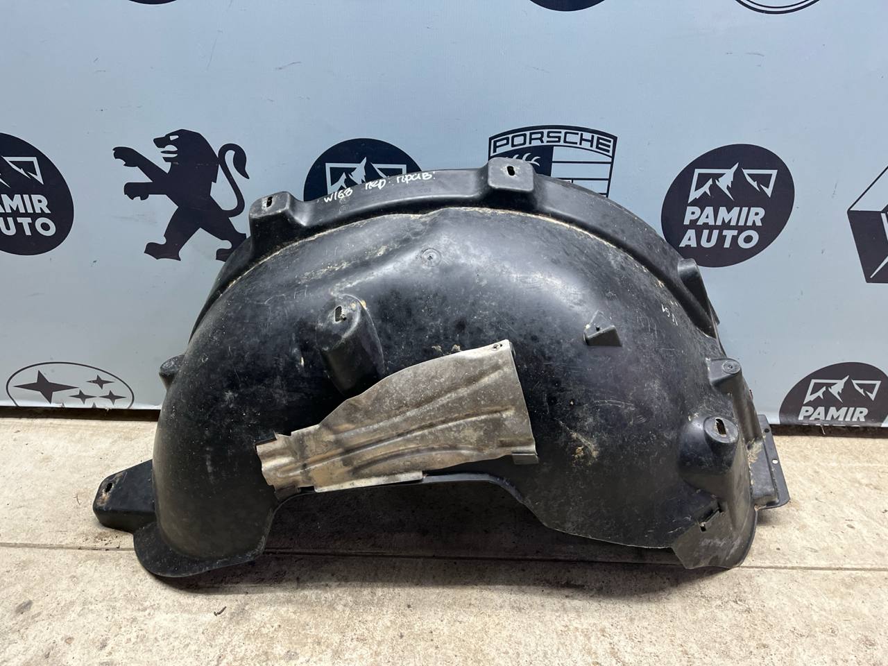 Локер (Подкрылок) передний правый Mercedes M/W163 1997-2005