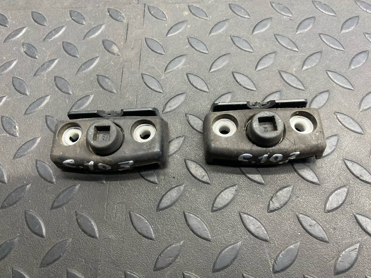 Отбойник крышки багажника Mercedes C/W203 2000-2008