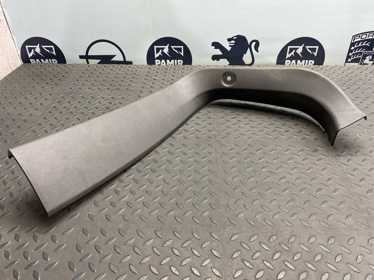 Обшивка двери багажника левая Opel Astra/H 2004-2014