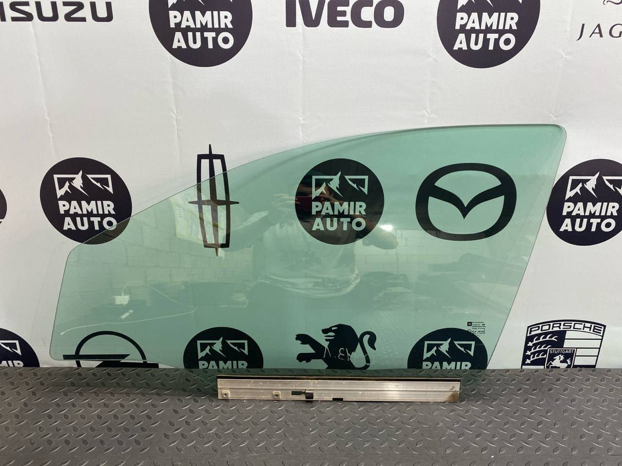 Стекло двери переднее левое Opel Astra/H 2004-2014