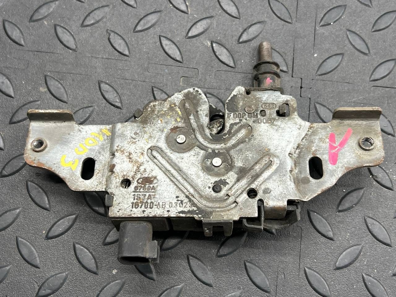 Замок капота Ford Mondeo/3 2000-2007