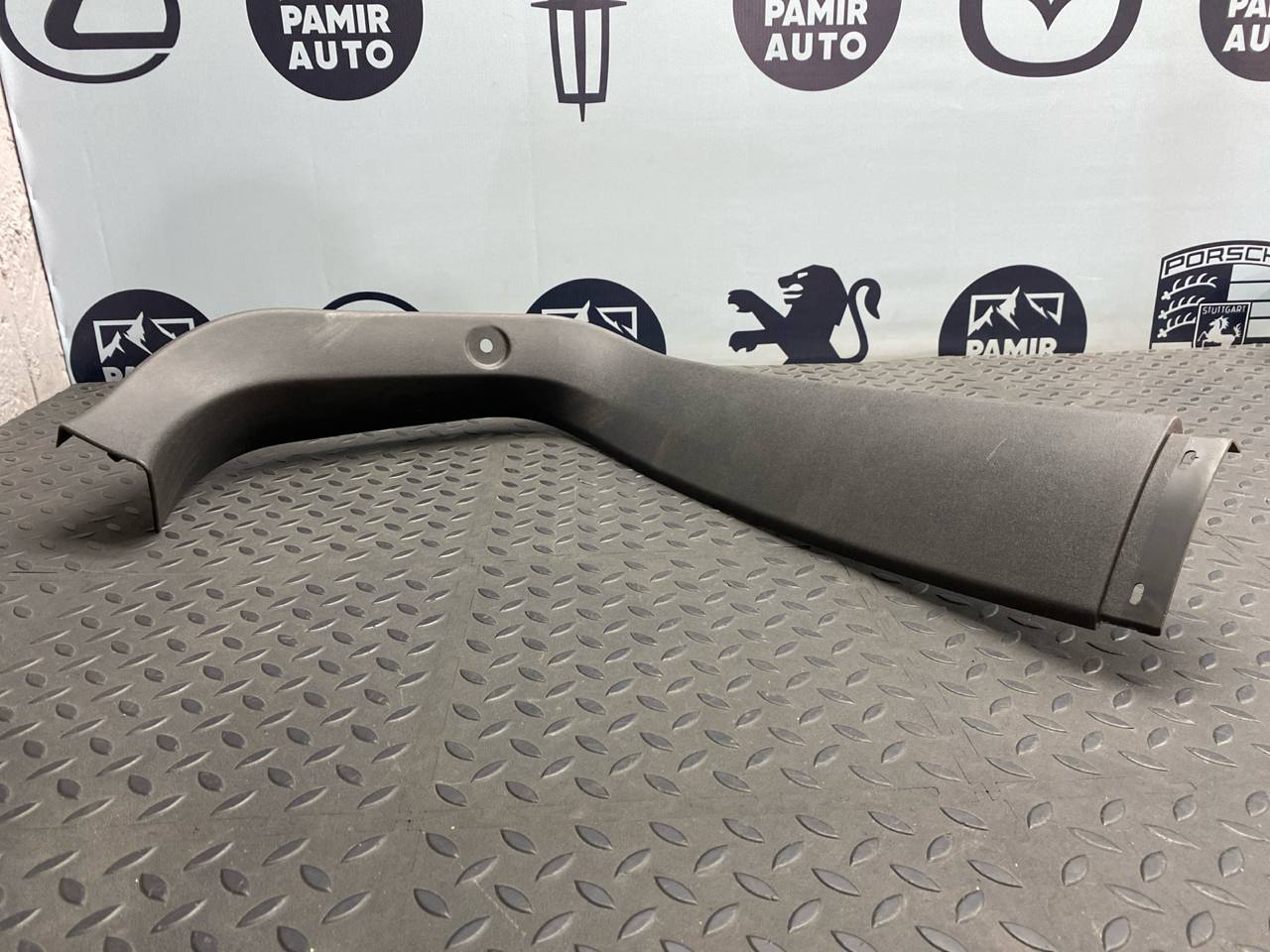 Обшивка двери багажника правая Opel Astra/H 2004-2014