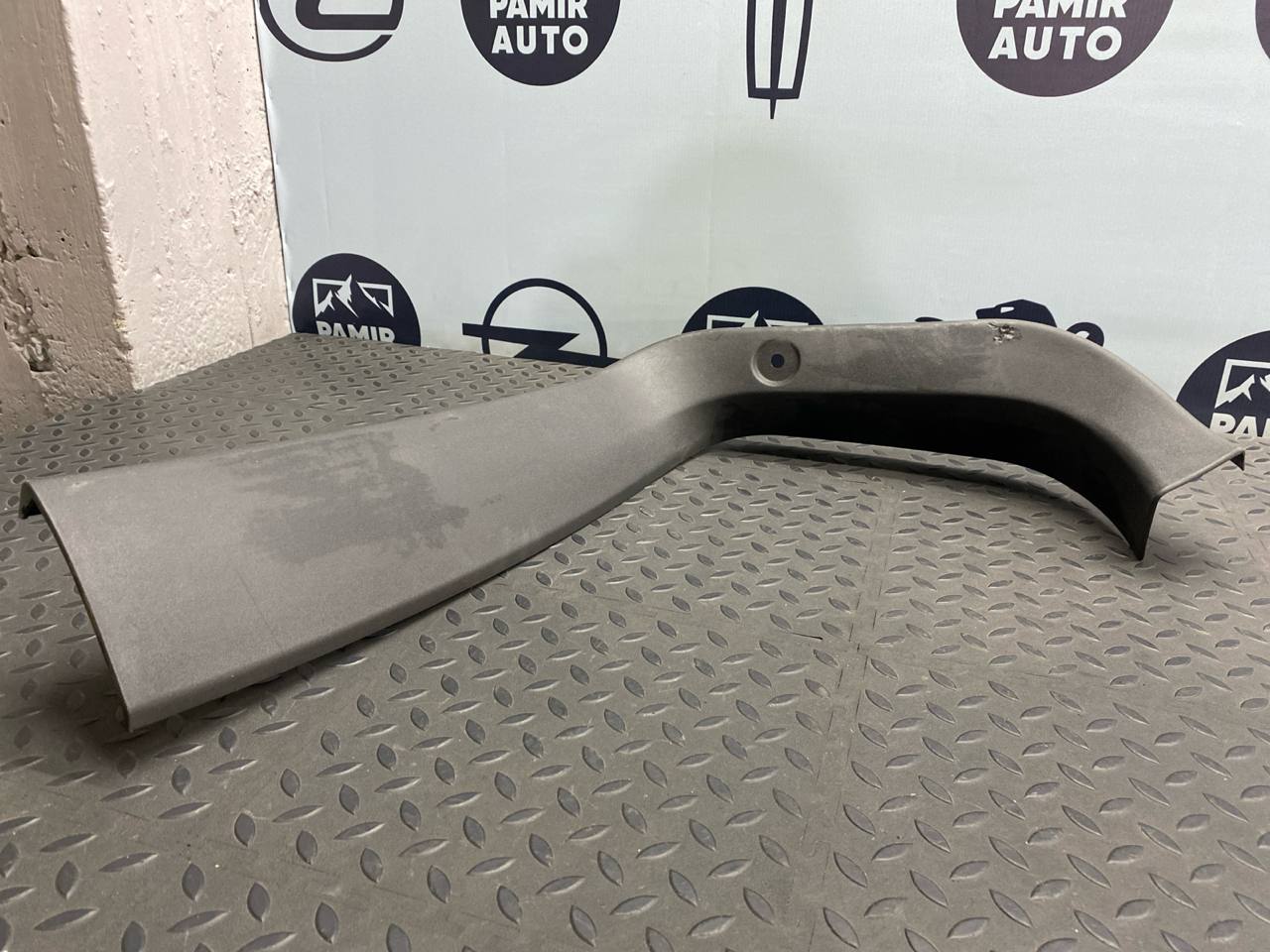 Обшивка двери багажника левая Opel Astra/H 2004-2014