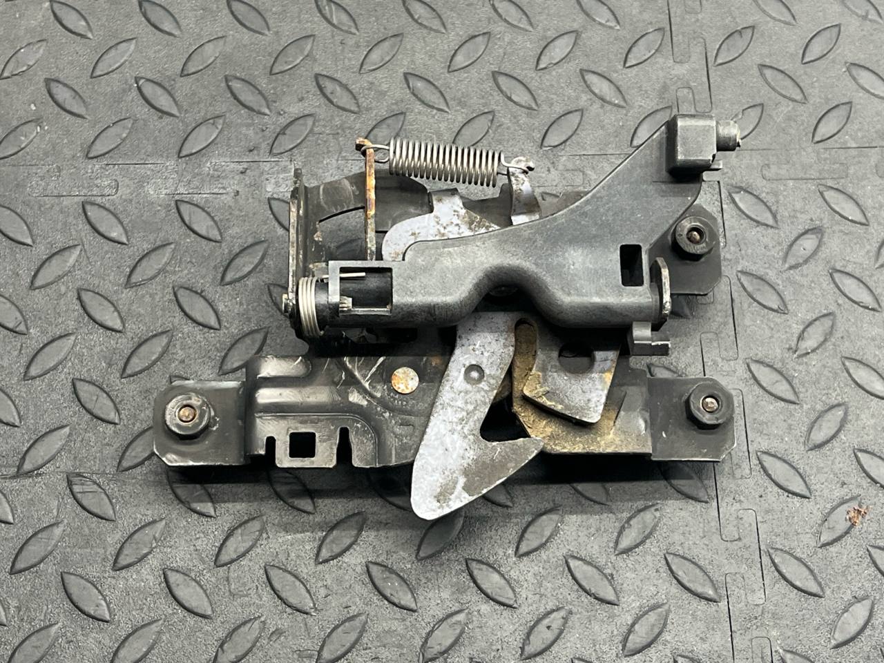 Замок капота Mercedes B/W245 2005-2011