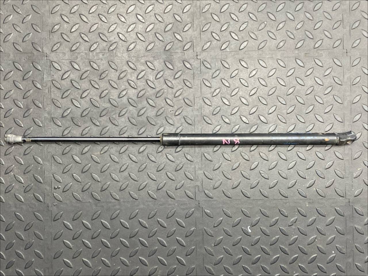 Амортизатор двери багажника Nissan Qashqai/2 2013-2022