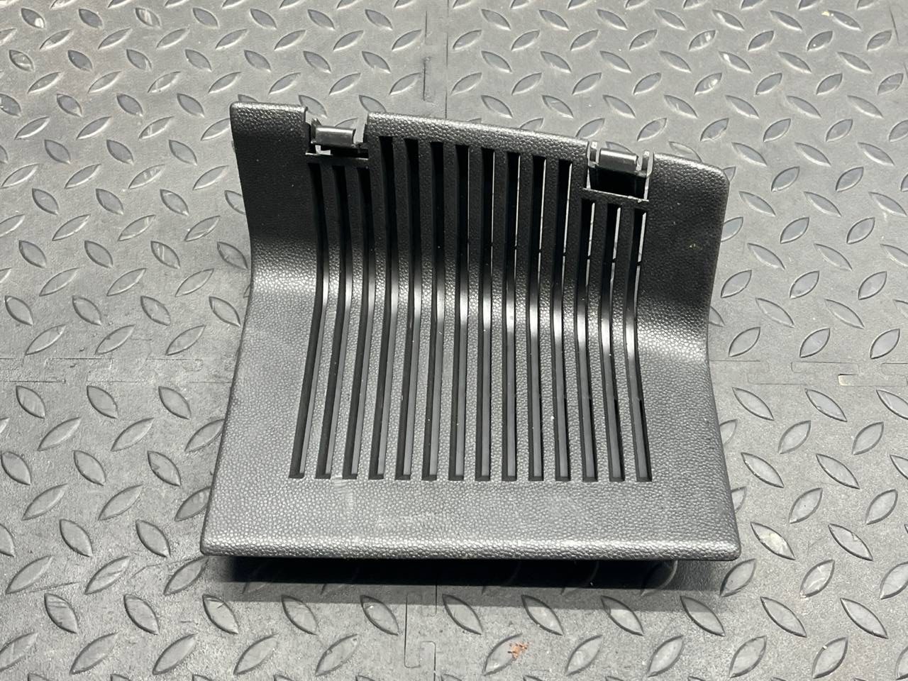 Обшивка багажника левая Opel Astra/H 2004-2014