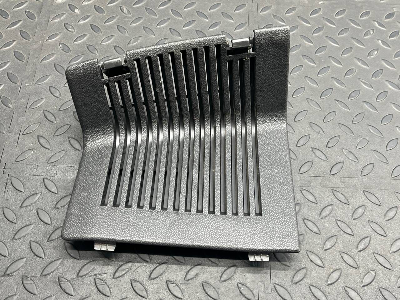 Обшивка багажника правая Opel Astra/H 2004-2014