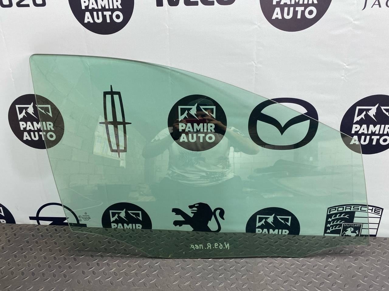 Стекло двери переднее правое Mercedes B/W245 2005-2011