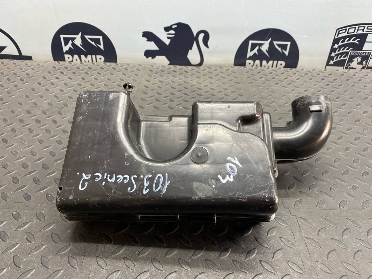 Резонатор воздушного фильтра Renault Scenic/2 2003-2009