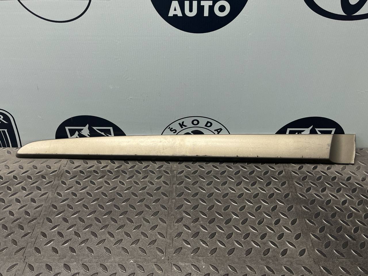 Молдинг двери задний левый Renault Scenic/2 2003-2009