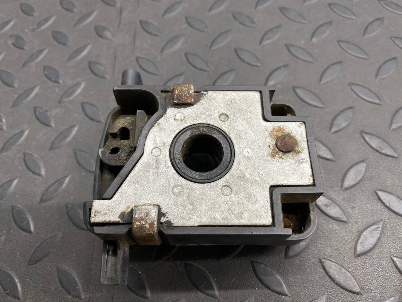 Замок капота BMW 3/E46 1998-2007