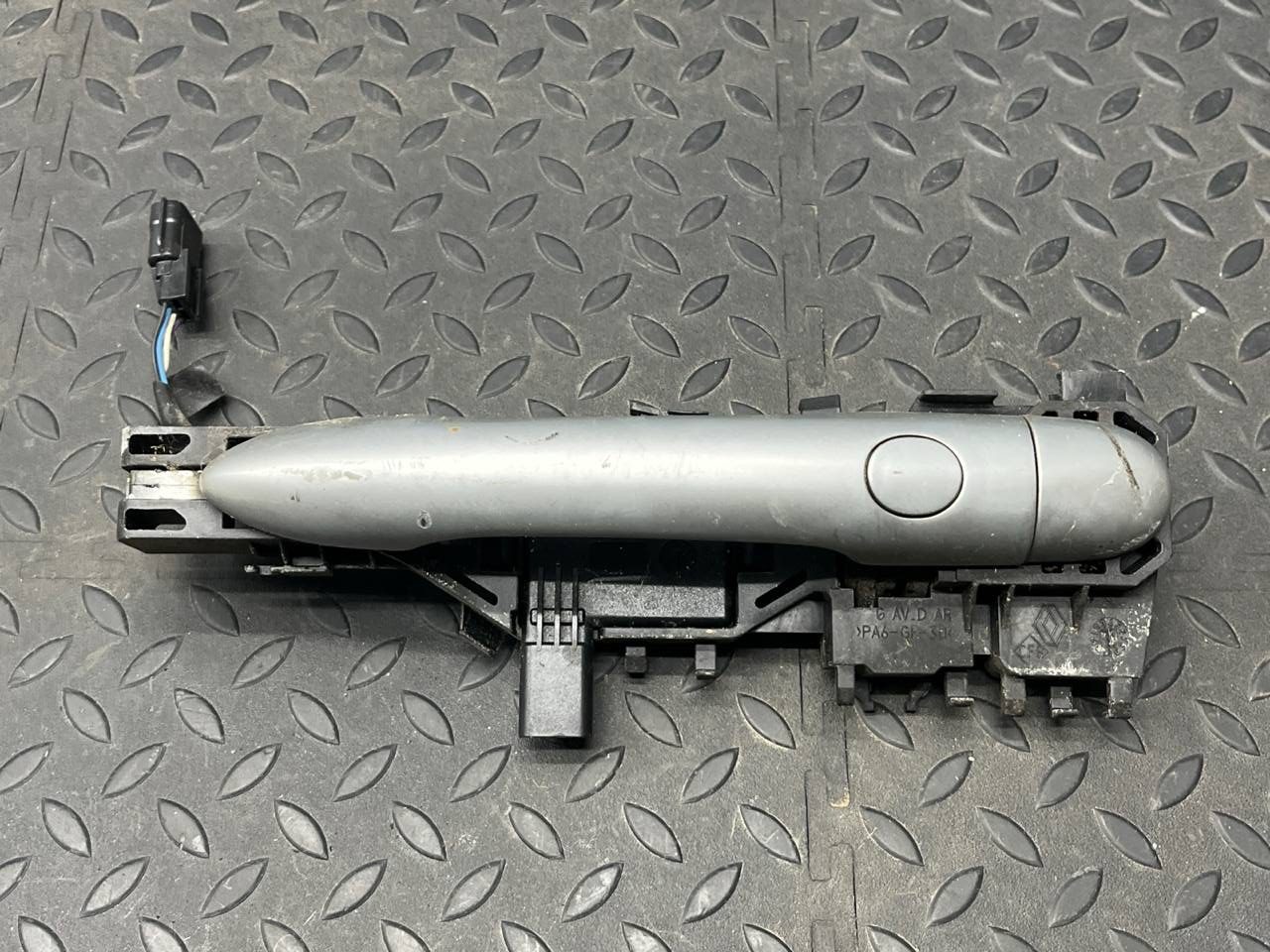 Ручка двери задняя правая Renault Scenic/2 2003-2009