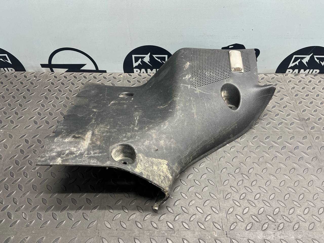 Обшивка багажника правая Ford Mondeo/3 2000-2007