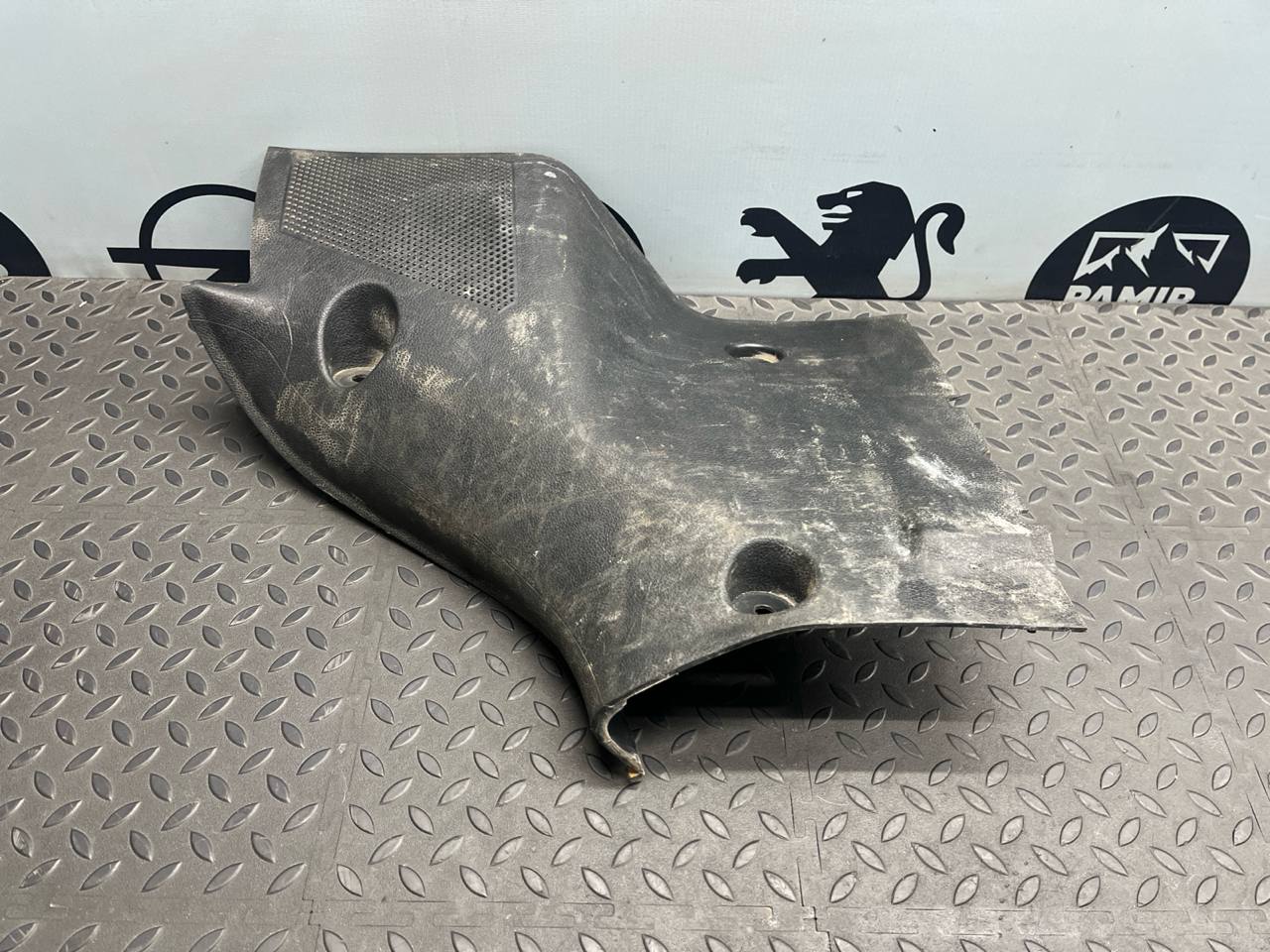 Обшивка багажника левая Ford Mondeo/3 2000-2007