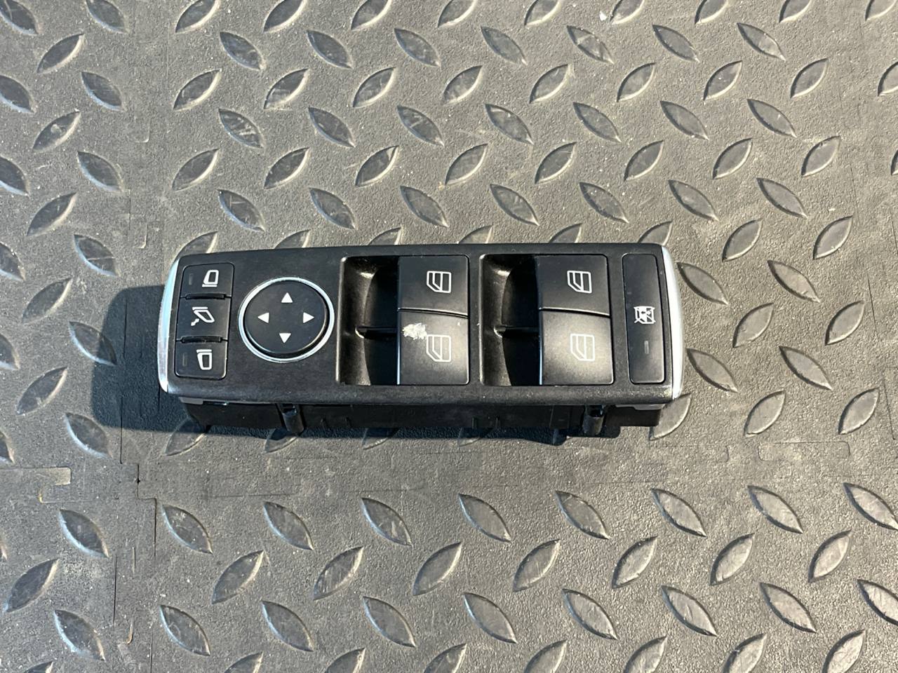 Блок управления стеклоподъемниками Mercedes C/W204 2006-2015