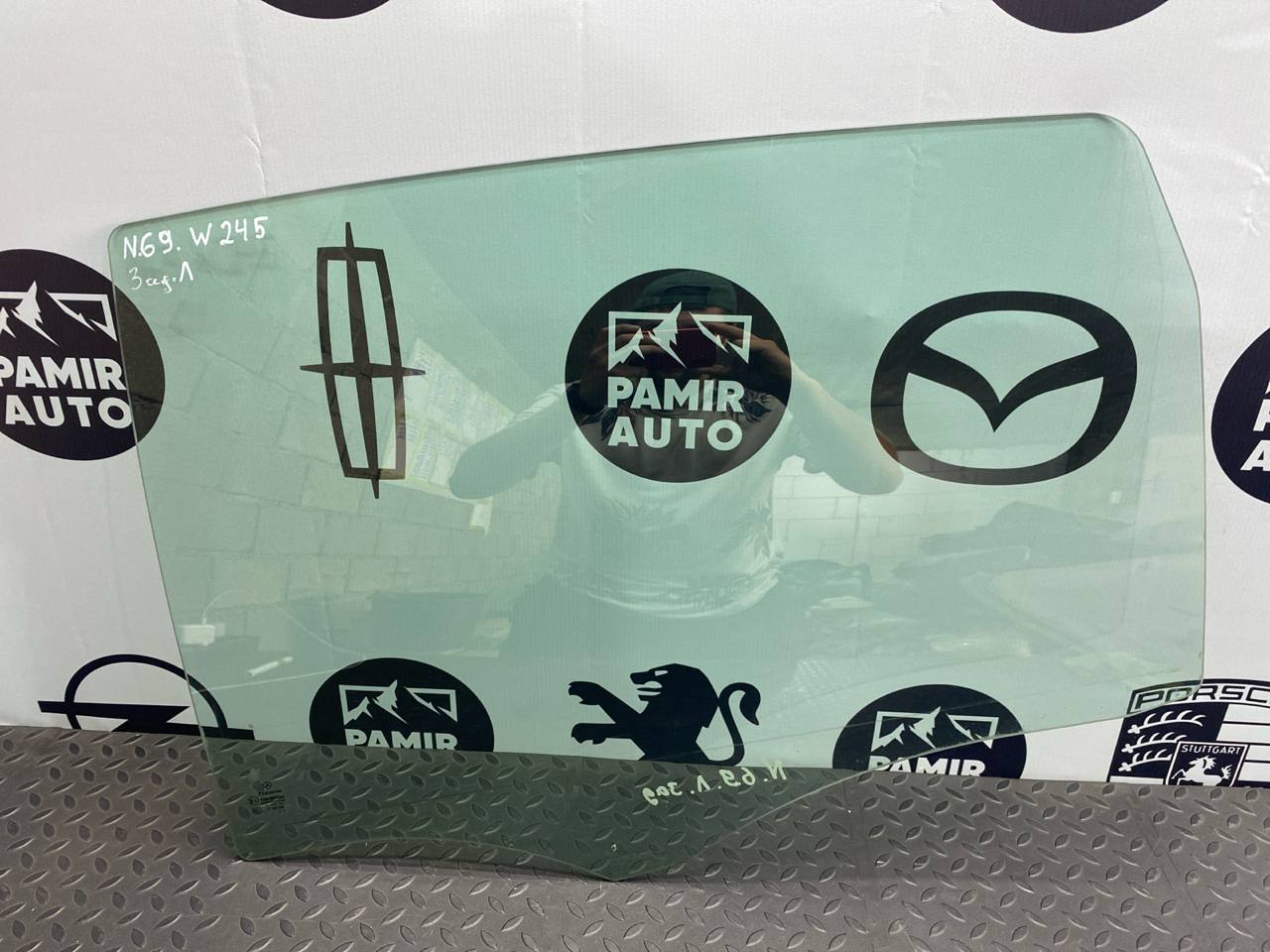 Стекло двери заднее левое Mercedes B/W245 2005-2011