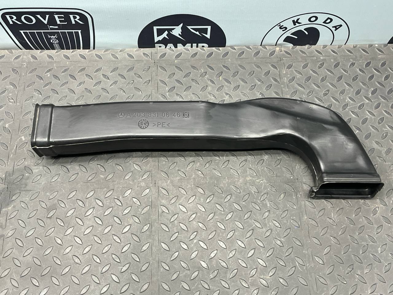 Воздуховод отопителя правый Mercedes C/W203 2000-2008