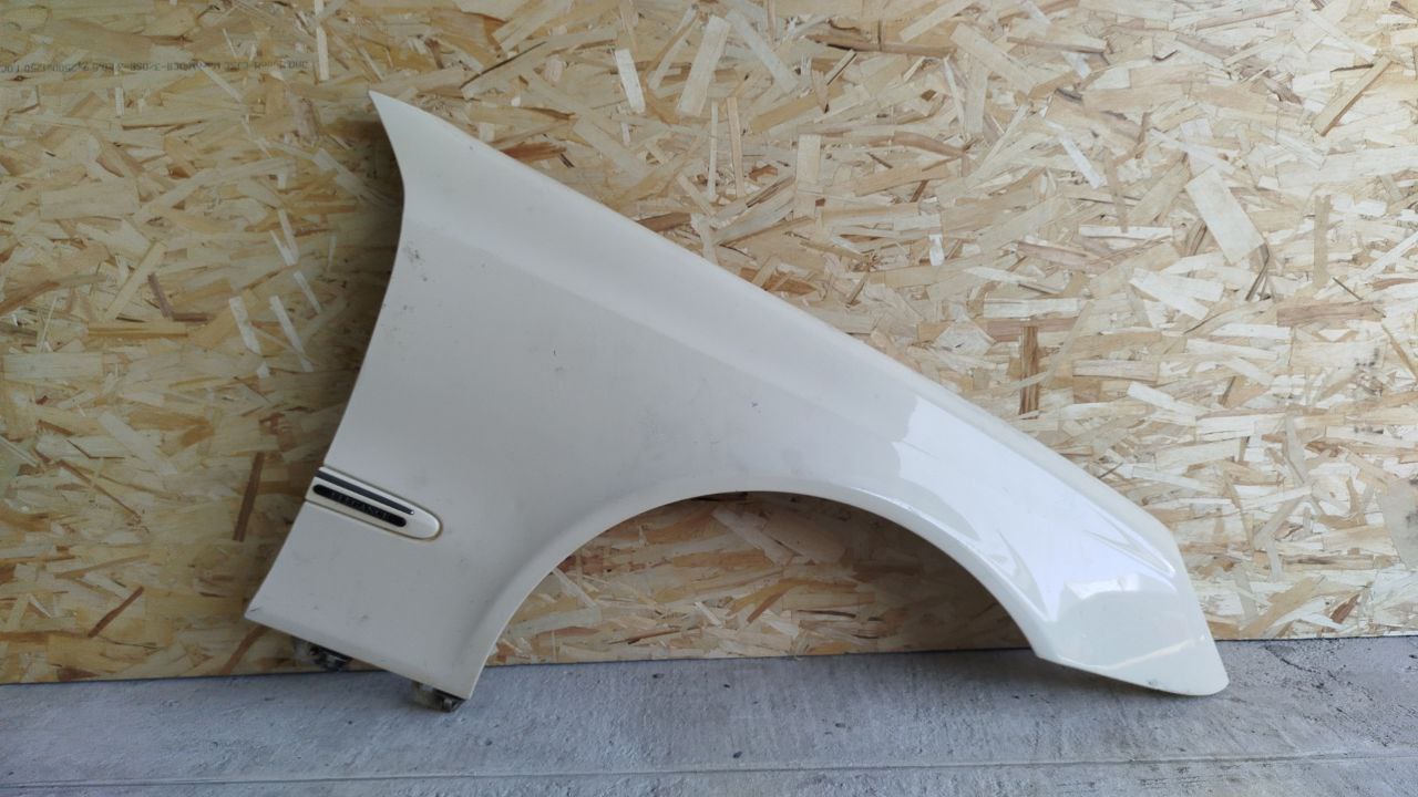 Крыло переднее правое Mercedes E/W211 2002-2009