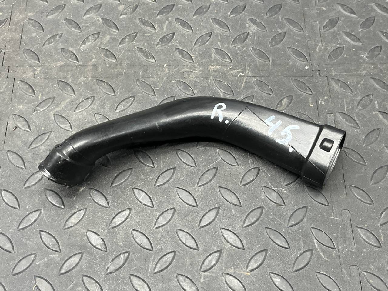 Воздуховод отопителя правый Mercedes C/W203 2000-2008