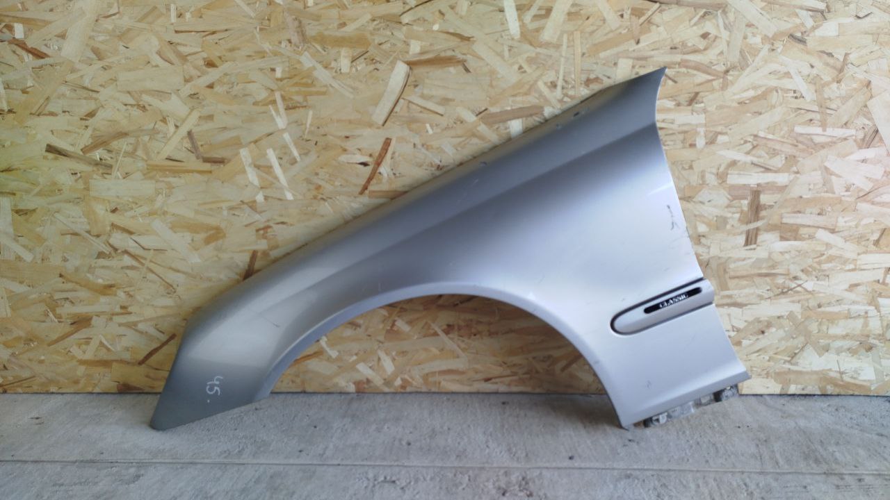 Крыло переднее левое Mercedes C/W203 2000-2008