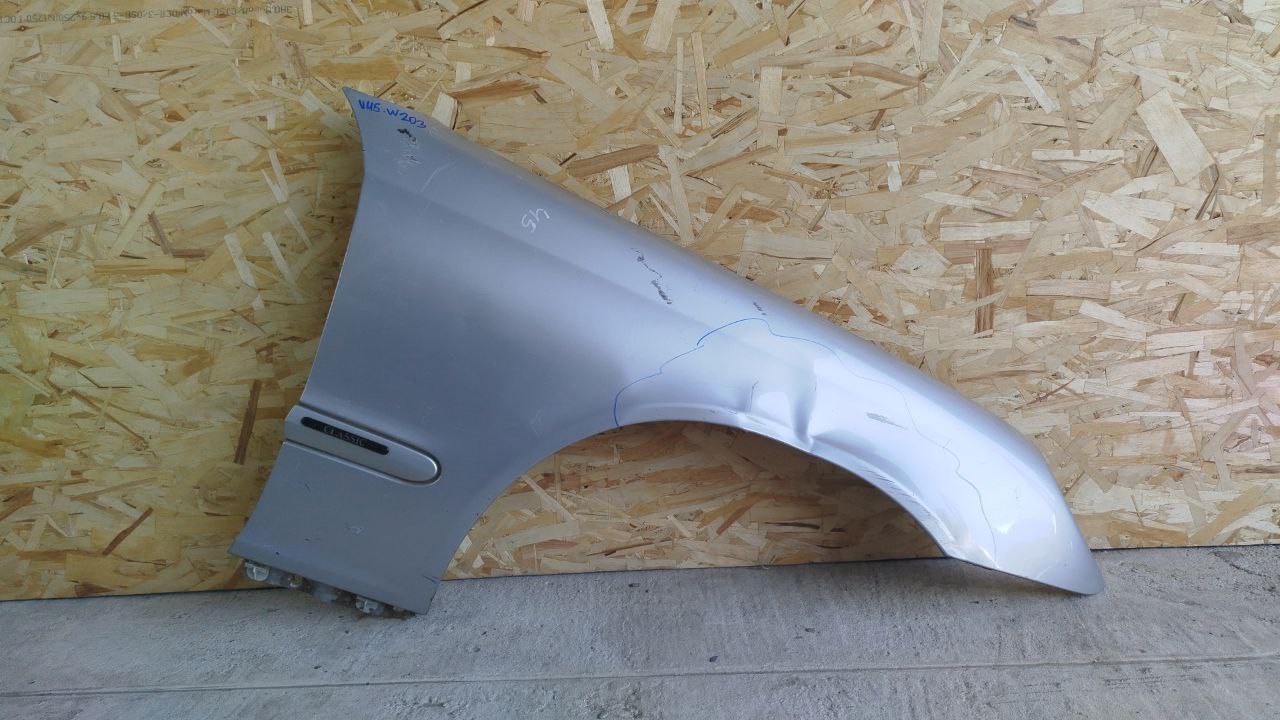 Крыло переднее правое Mercedes C/W203 2000-2008