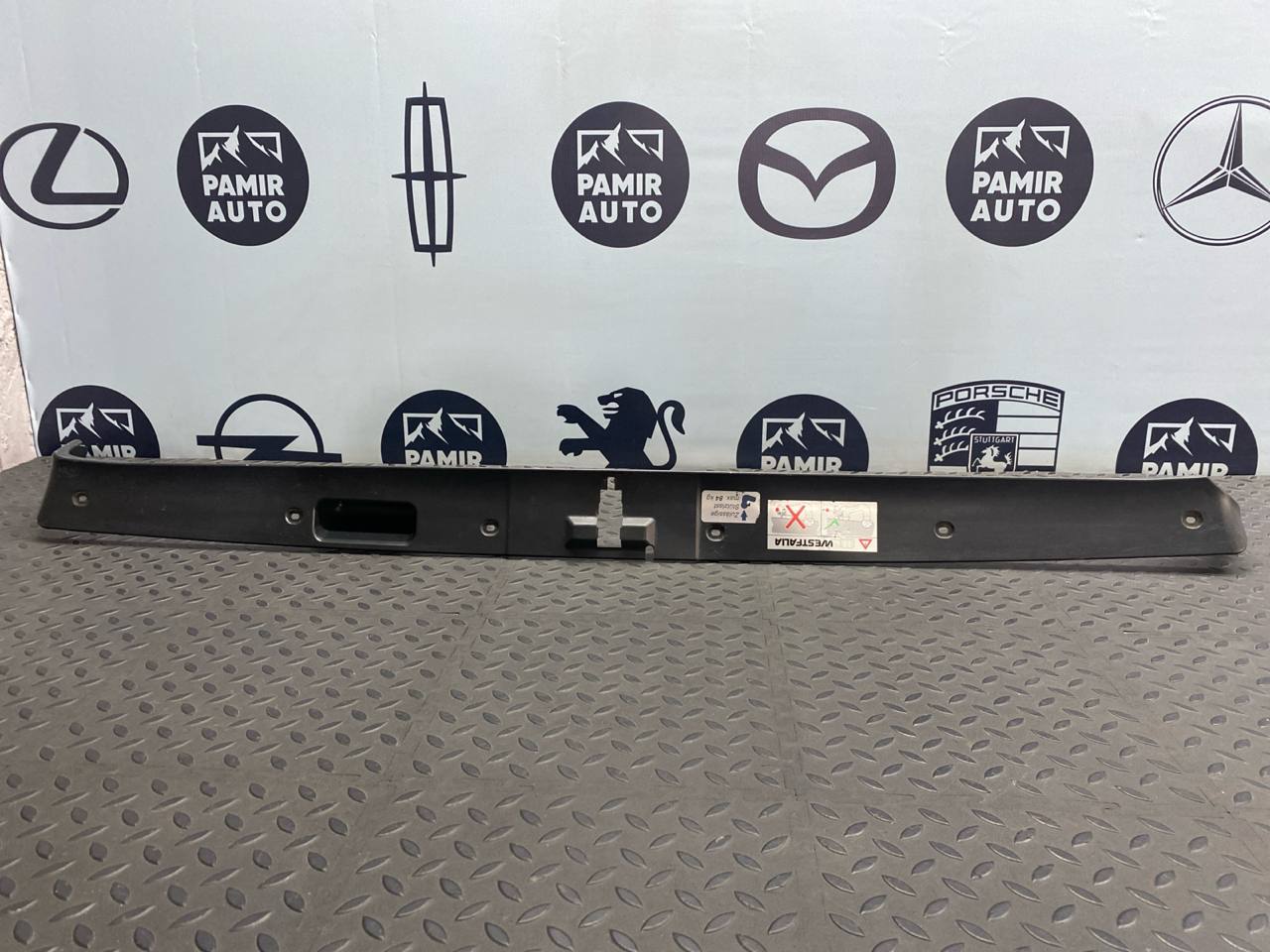 Обшивка двери багажника Mercedes E/W210 1995-2003