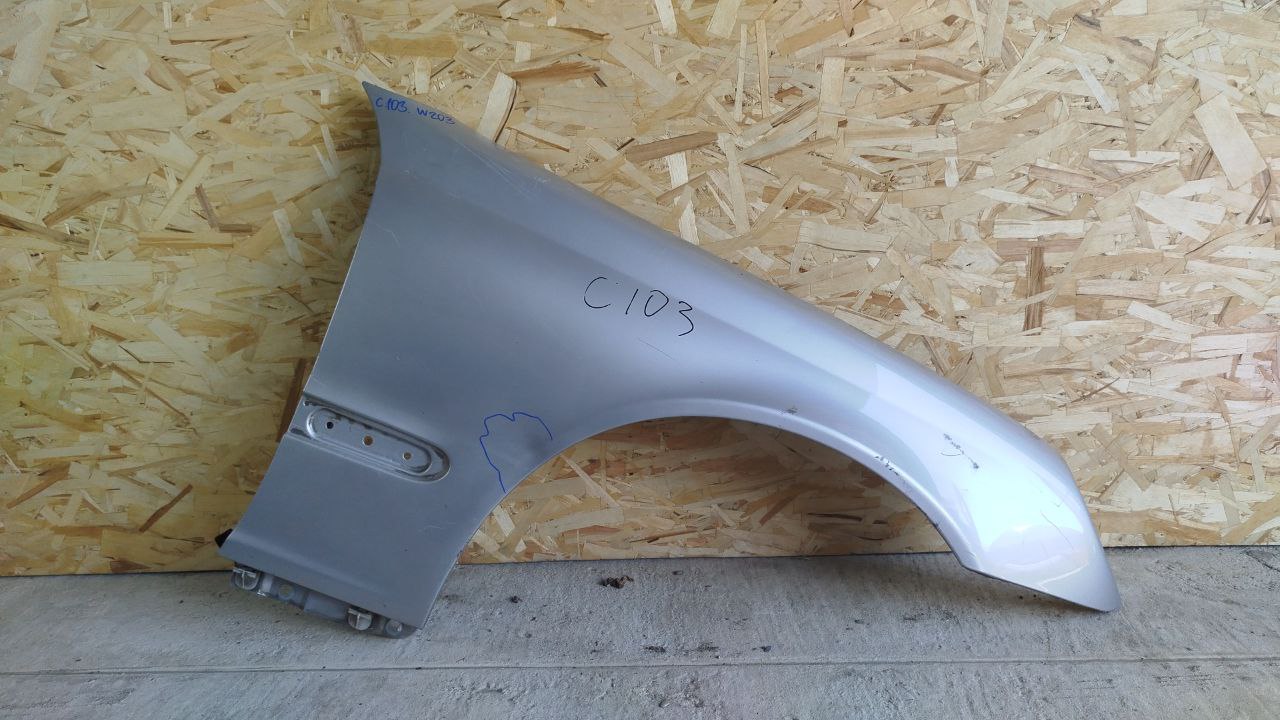 Крыло переднее правое Mercedes C/W203 2000-2008