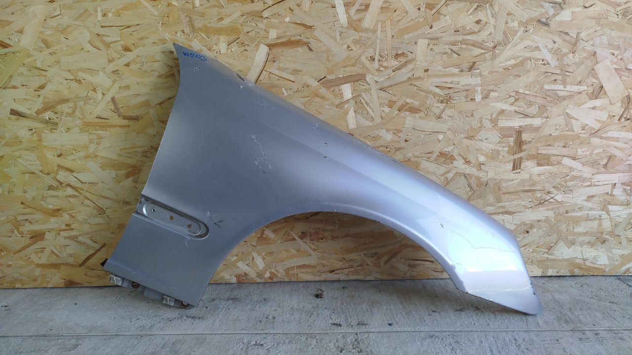 Крыло переднее правое Mercedes C/W203 2000-2008