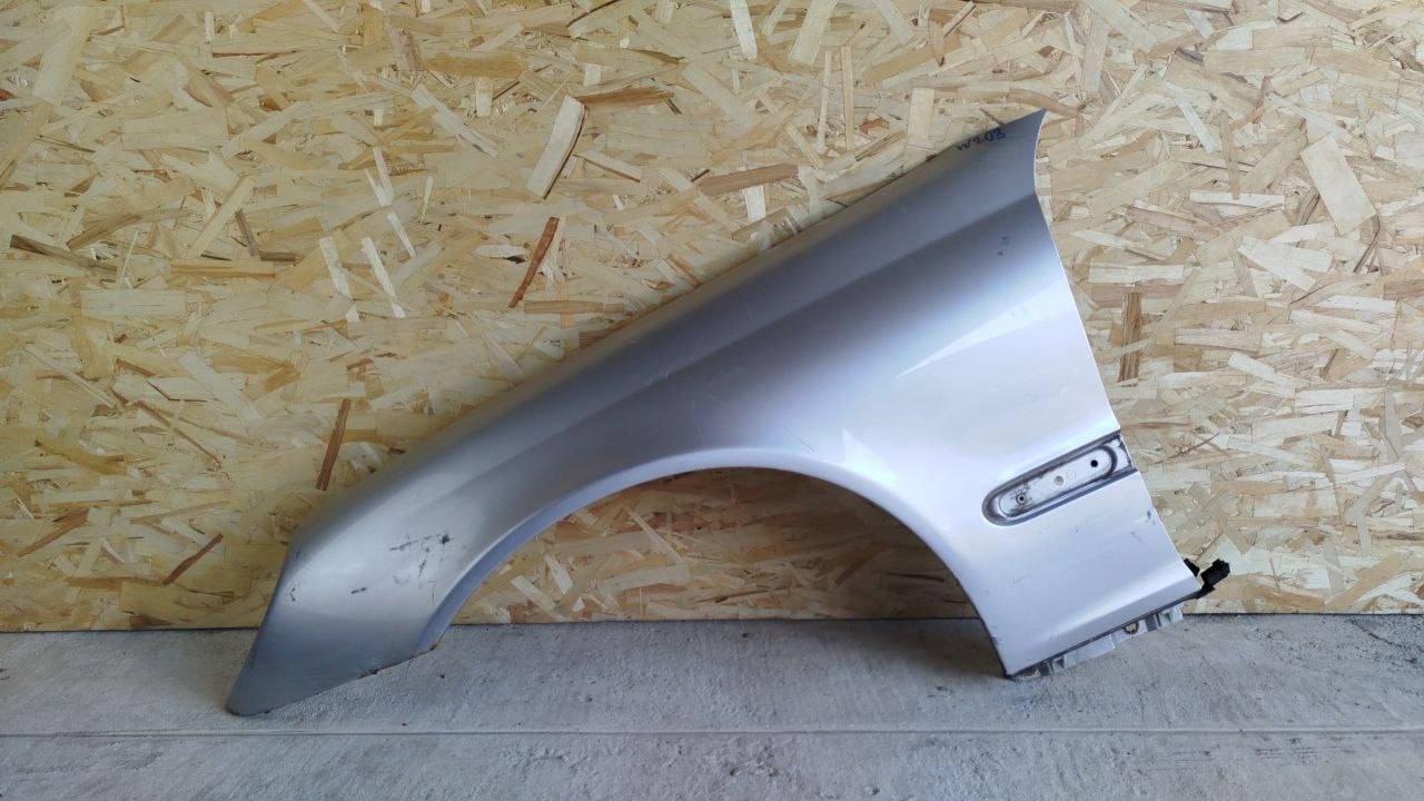 Крыло переднее левое Mercedes C/W203 2000-2008